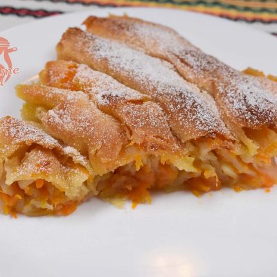 Сочна тиквена баница с домашни кори