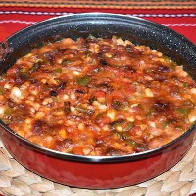 Много вкусен боб на фурна